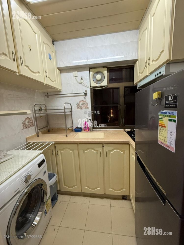 Yuet Lai Court Sell 2 Bedrooms , 1 Bathroom 421 ft²