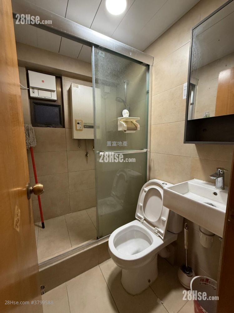 Yuet Lai Court Sell 2 Bedrooms , 1 Bathroom 421 ft²