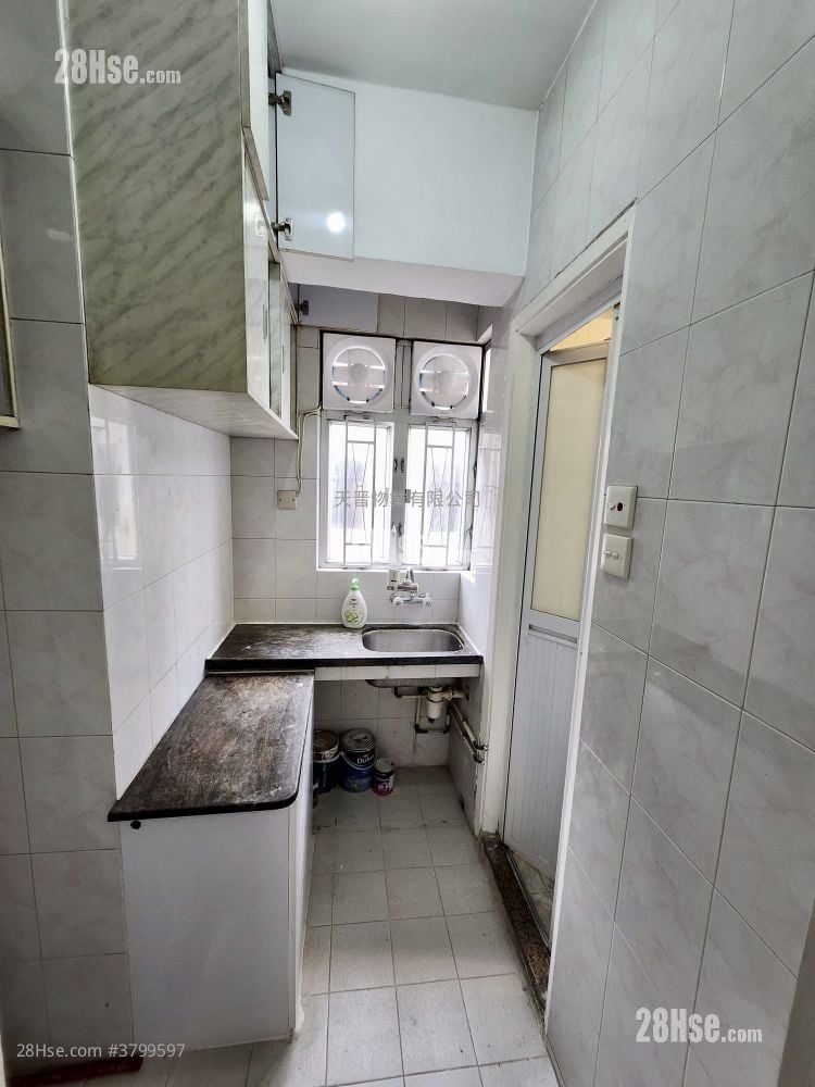 Ming Fat Building Sell 2 Bedrooms , 1 Bathroom 318 ft²