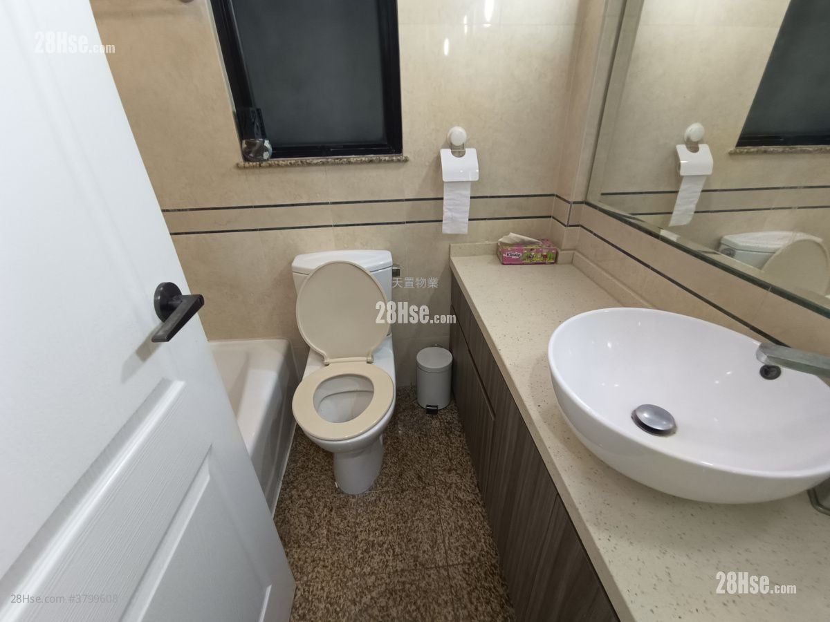 Villa Pinada House Rental 2 Bedrooms , 2 Bathrooms 580 ft²