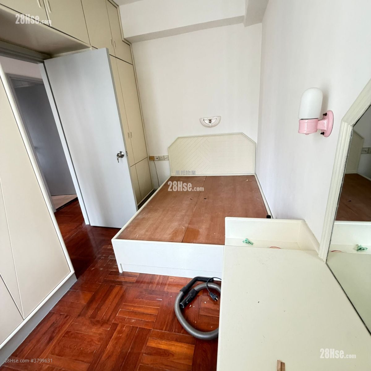 Yuet Fat Mansion Sell 2 Bedrooms , 1 Bathroom 447 ft²