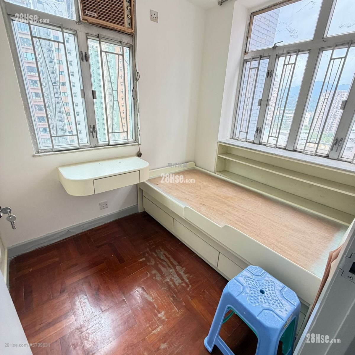 Yuet Fat Mansion Sell 2 Bedrooms , 1 Bathroom 447 ft²