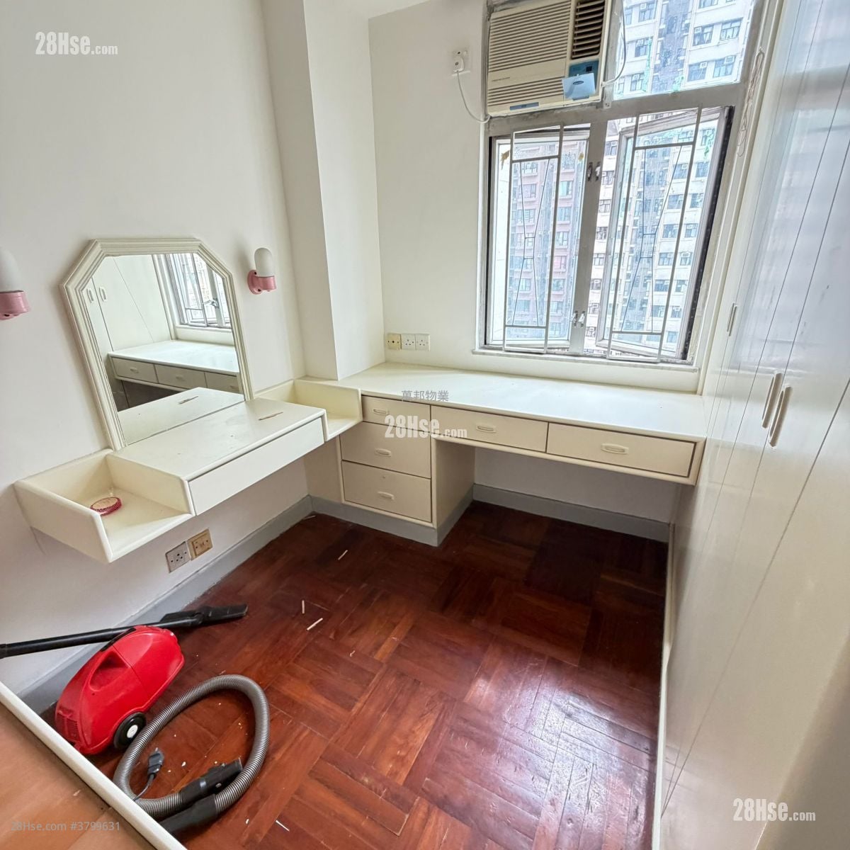 Yuet Fat Mansion Sell 2 Bedrooms , 1 Bathroom 447 ft²