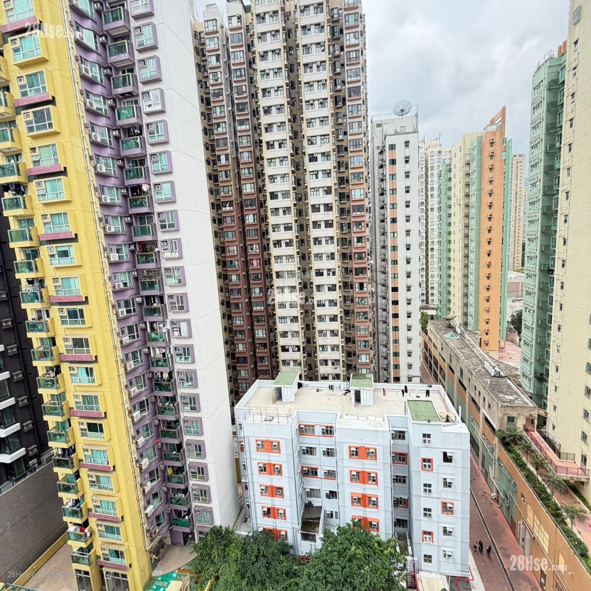 Yuet Fat Mansion Sell 2 Bedrooms , 1 Bathroom 447 ft²