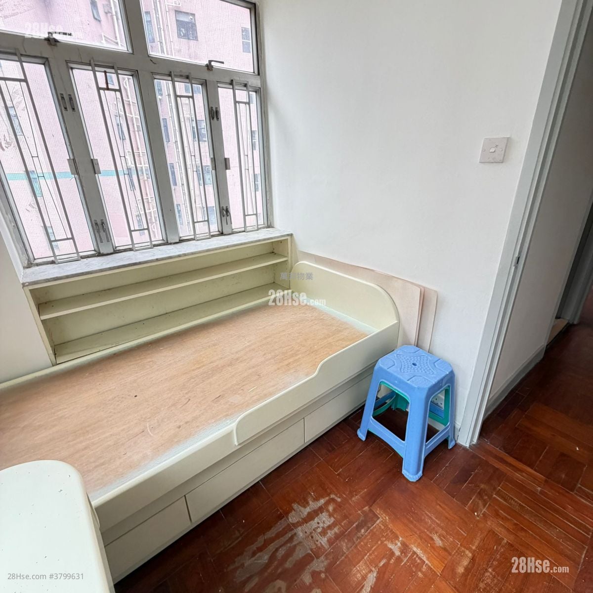 Yuet Fat Mansion Sell 2 Bedrooms , 1 Bathroom 447 ft²