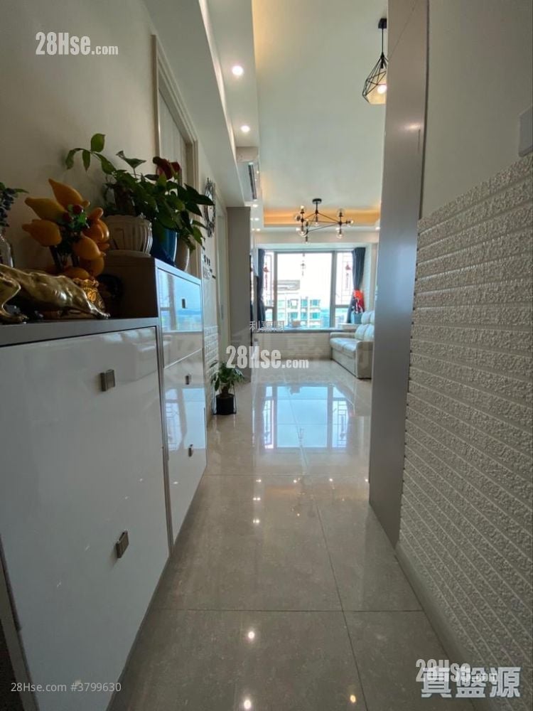 Yuccie Square Sell 2 Bedrooms 426 ft²