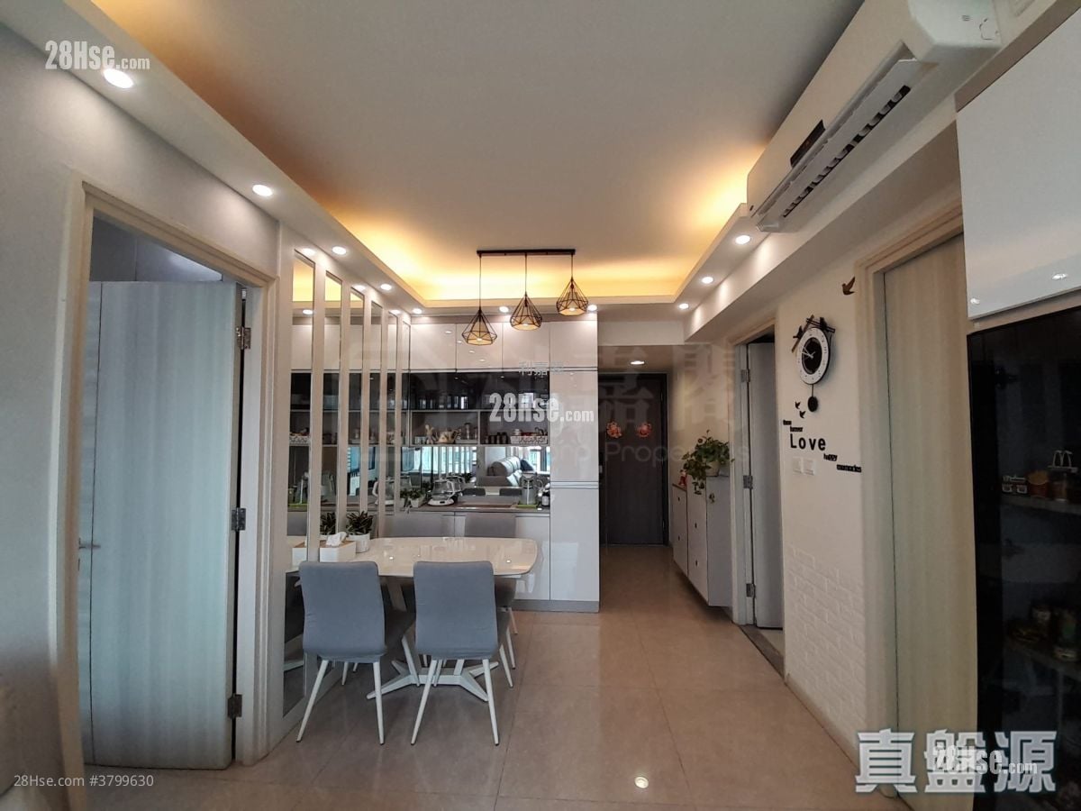 Yuccie Square Sell 2 Bedrooms 426 ft²