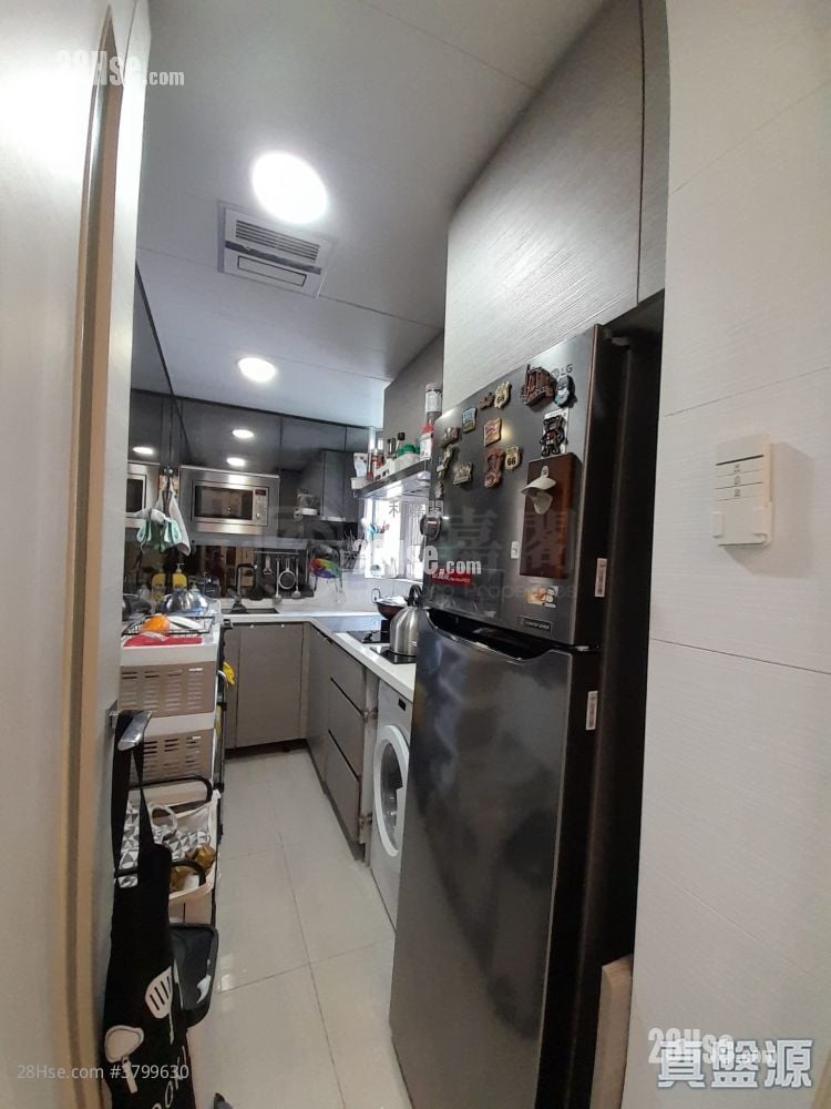 Yuccie Square Sell 2 Bedrooms 426 ft²