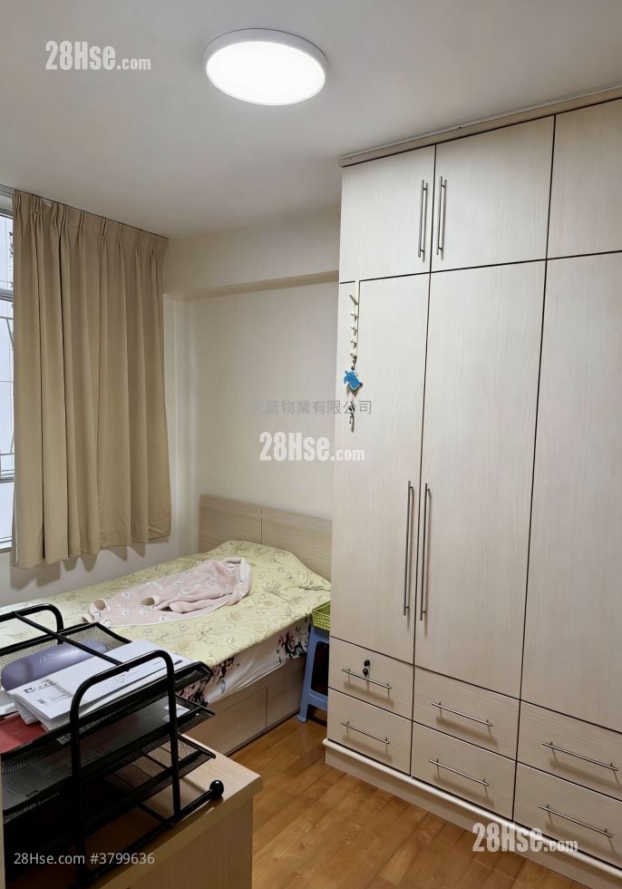 Whampoa Garden Sell 4 Bedrooms , 2 Bathrooms 755 ft²