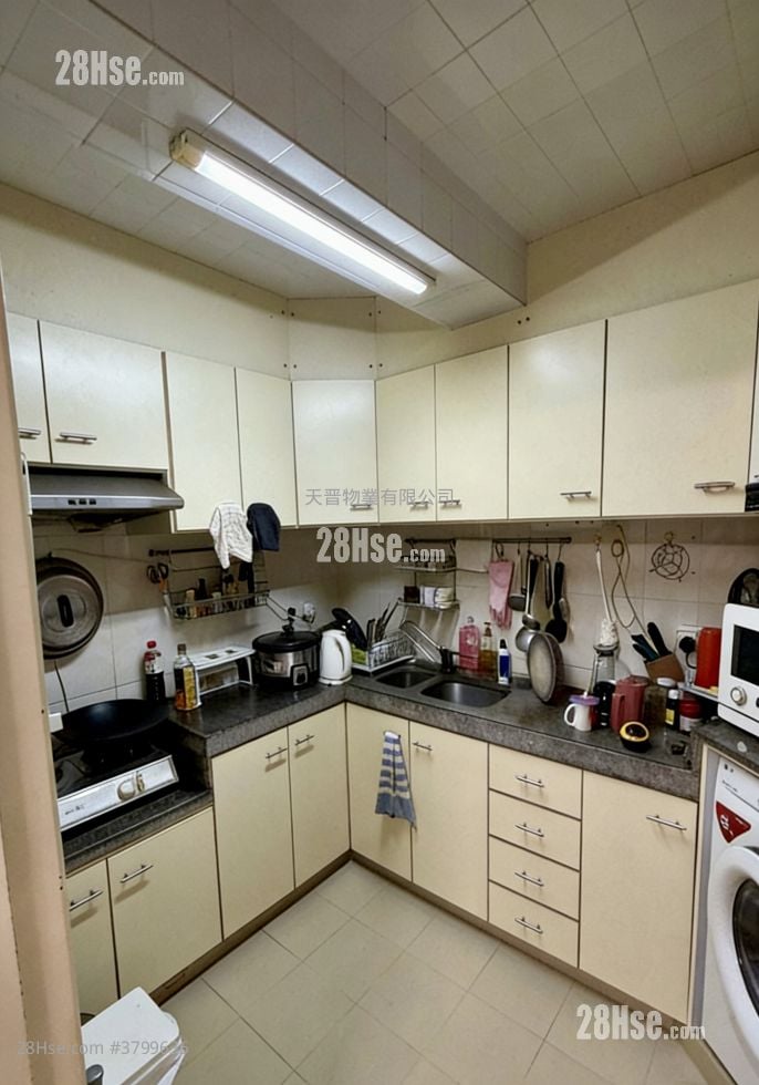 Whampoa Garden Sell 4 Bedrooms , 2 Bathrooms 755 ft²