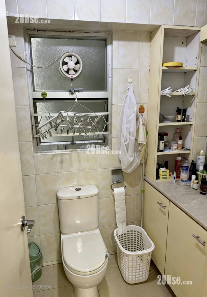 Whampoa Garden Sell 4 Bedrooms , 2 Bathrooms 755 ft²