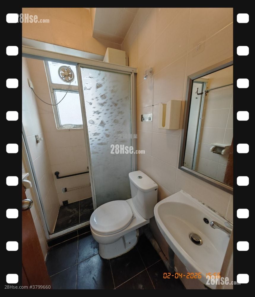 Kam Po Building Sell 2 Bedrooms , 1 Bathroom 328 ft²