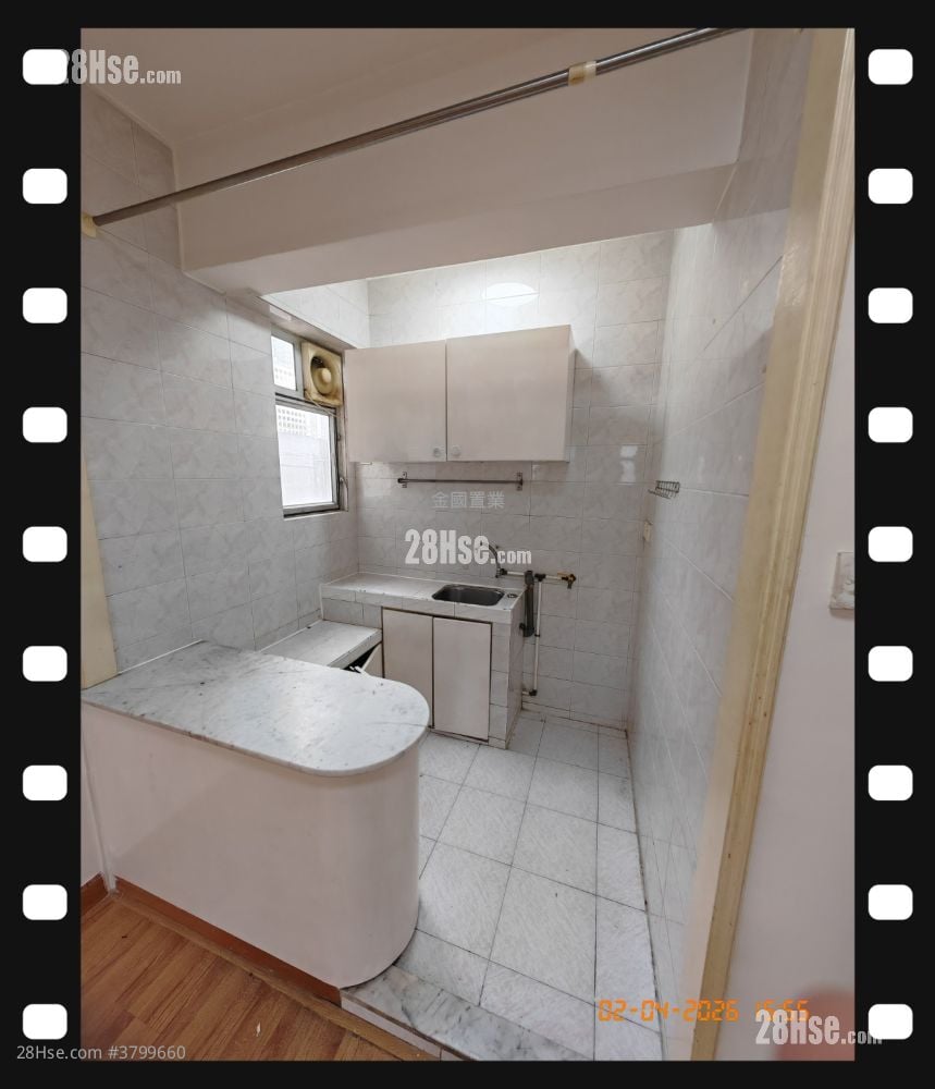 Kam Po Building Sell 2 Bedrooms , 1 Bathroom 328 ft²
