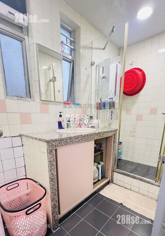 Tung Chun Court Sell 3 Bedrooms , 1 Bathroom 649 ft²