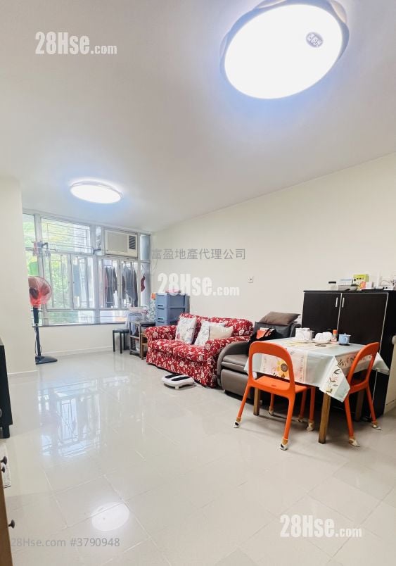 Tung Chun Court Sell 3 Bedrooms , 1 Bathroom 649 ft²