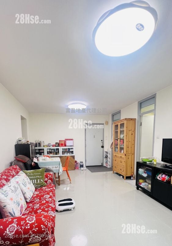 Tung Chun Court Sell 3 Bedrooms , 1 Bathroom 649 ft²