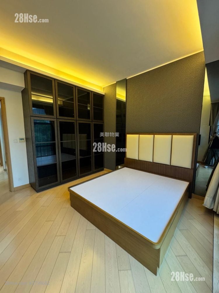 Valais Sell 3 Bedrooms , 5+ Bathrooms 1,815 ft²