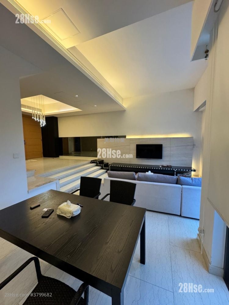 Valais Sell 3 Bedrooms , 5+ Bathrooms 1,815 ft²