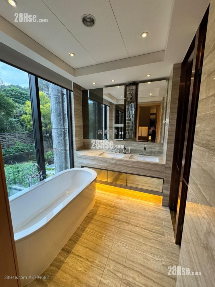 Valais Sell 3 Bedrooms , 5+ Bathrooms 1,815 ft²