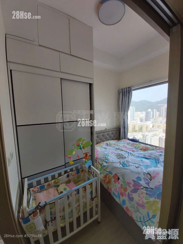 Astoria Crest Sell 1 Bedroom 260 ft²