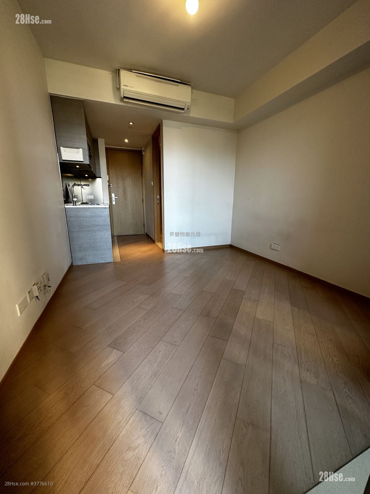 Upper East Sell Studio 230 ft²