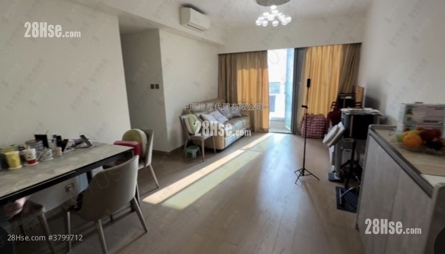 Aurora Sell 3 Bedrooms 803 ft²