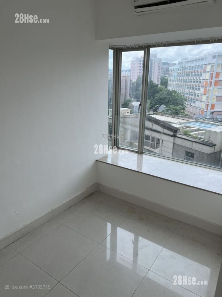 Uptown Sell 2 Bedrooms , 1 Bathroom 527 ft²