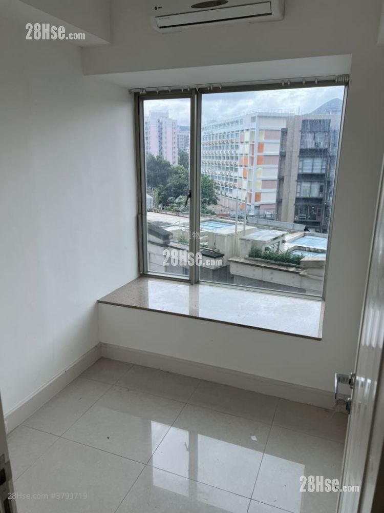 Uptown Sell 2 Bedrooms , 1 Bathroom 527 ft²