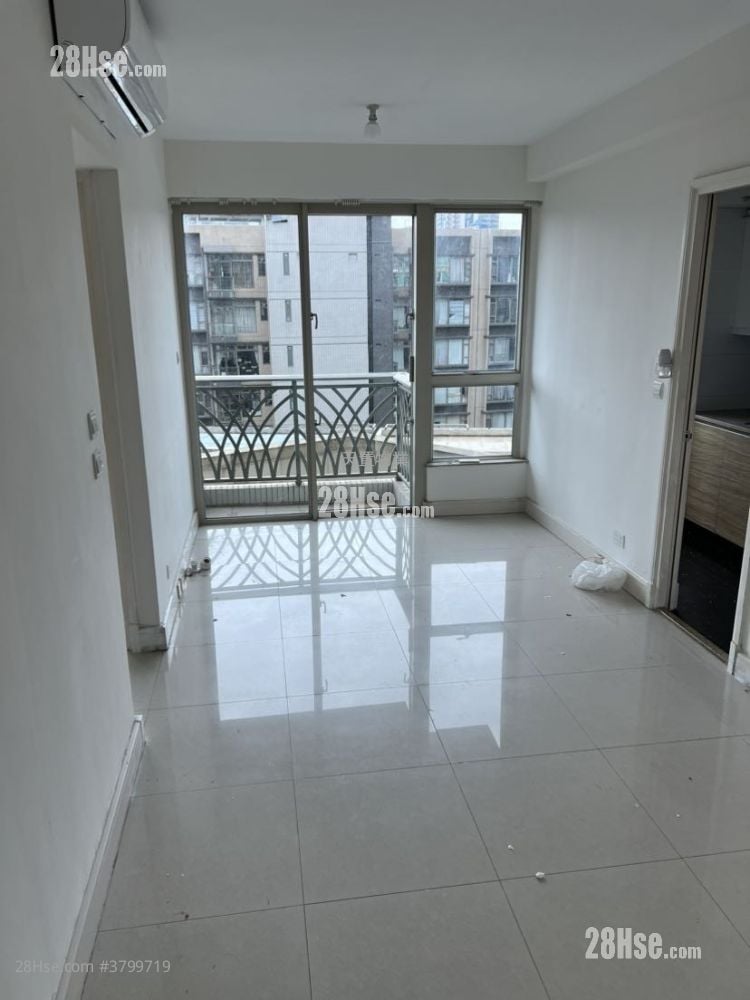 Uptown Sell 2 Bedrooms , 1 Bathroom 527 ft²