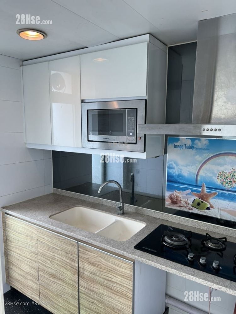 Uptown Sell 2 Bedrooms , 1 Bathroom 527 ft²