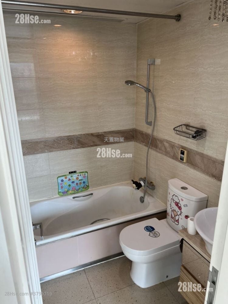 Uptown Sell 2 Bedrooms , 1 Bathroom 527 ft²