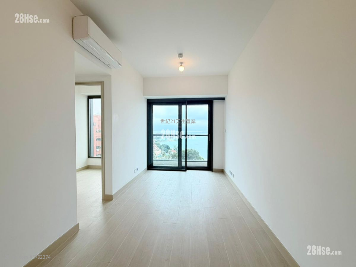 Gold Coast Bay Rental 2 Bedrooms , 1 Bathroom 545 ft²