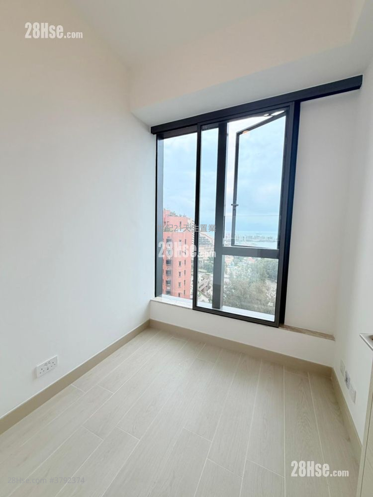 Gold Coast Bay Rental 2 Bedrooms , 1 Bathroom 545 ft²