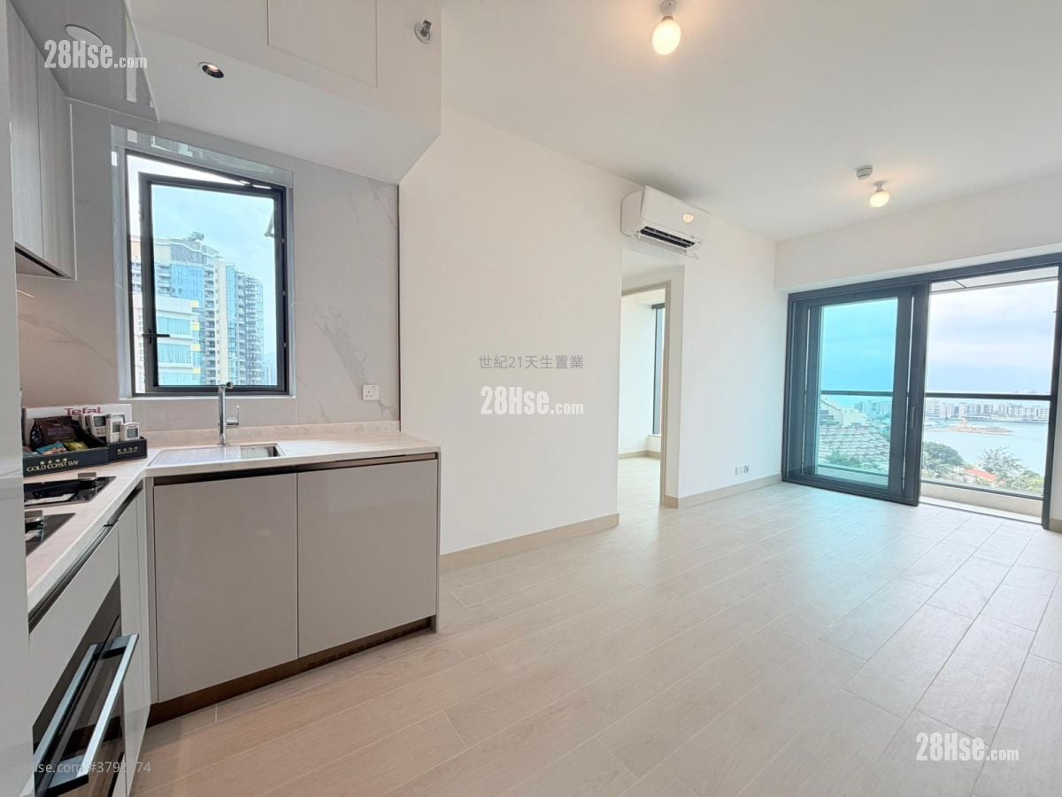 Gold Coast Bay Rental 2 Bedrooms , 1 Bathroom 545 ft²