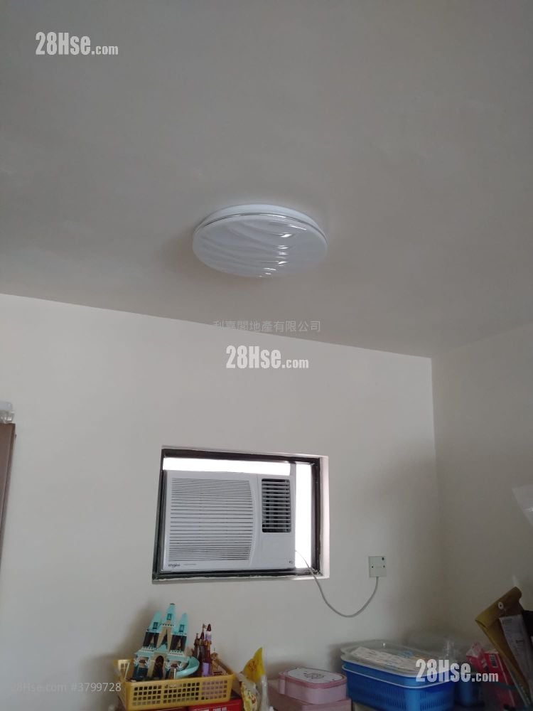 Royal Ascot Sell 2 Bedrooms , 1 Bathroom 594 ft²