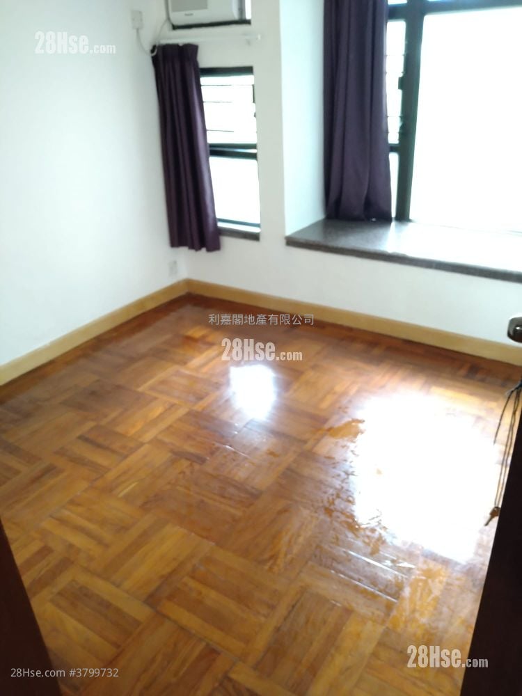 Royal Ascot Rental 2 Bedrooms , 1 Bathroom 594 ft²