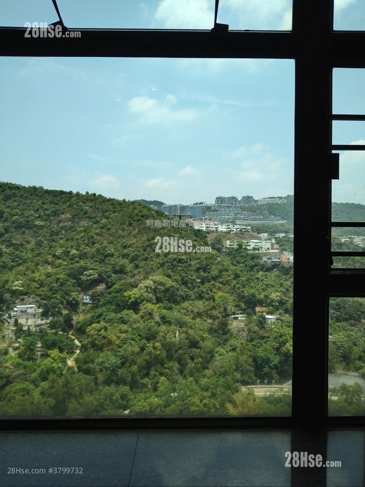 Royal Ascot Rental 2 Bedrooms , 1 Bathroom 594 ft²