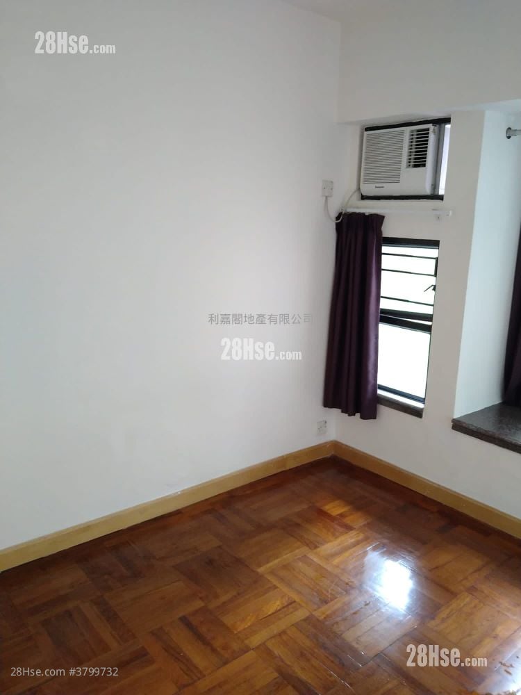 Royal Ascot Rental 2 Bedrooms , 1 Bathroom 594 ft²