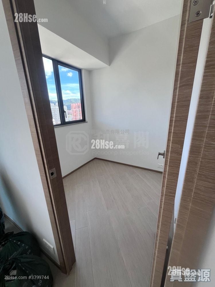 High Park Sell 1 Bedroom 320 ft²