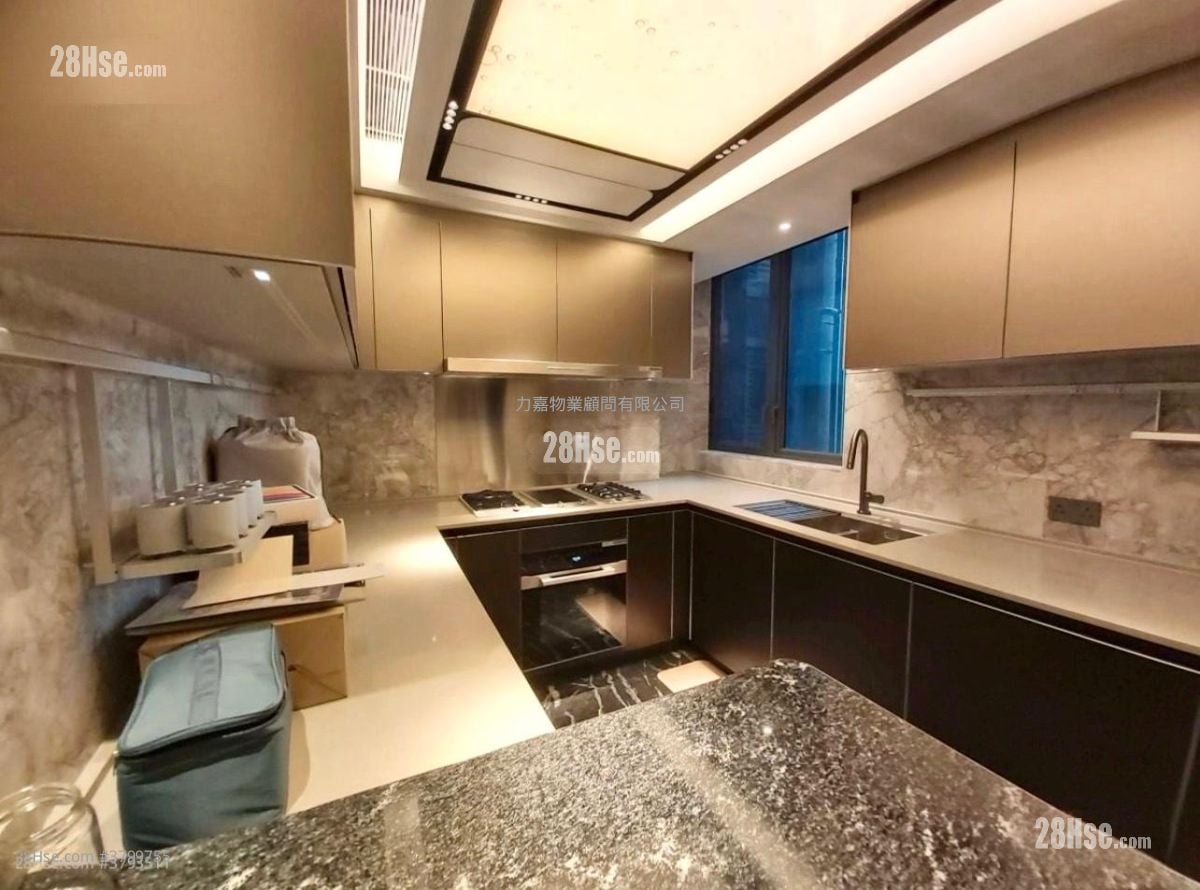 Cullinan Sky Rental 1,993 ft²