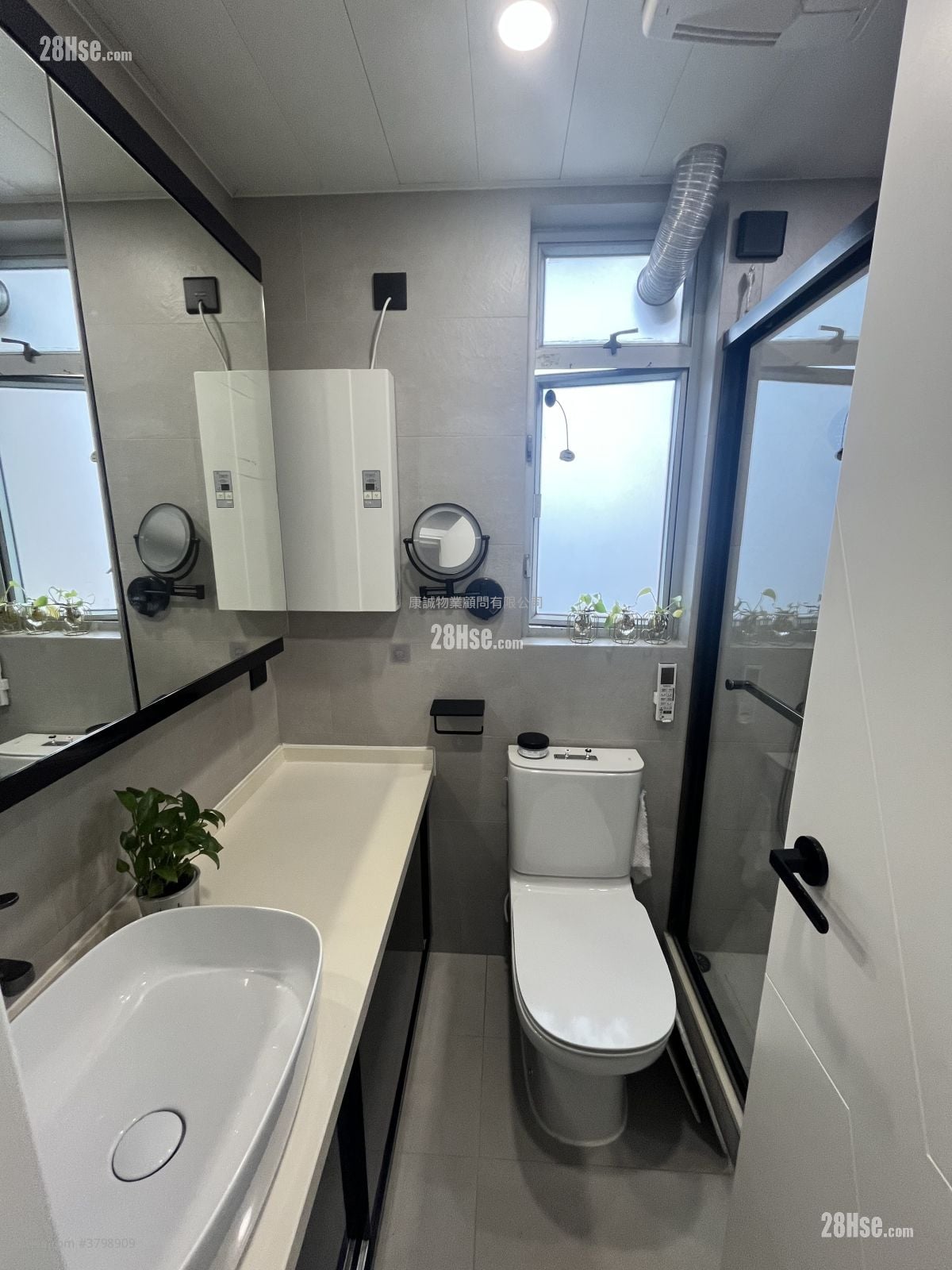 Lei On Court Rental 2 Bedrooms , 1 Bathroom 516 ft²