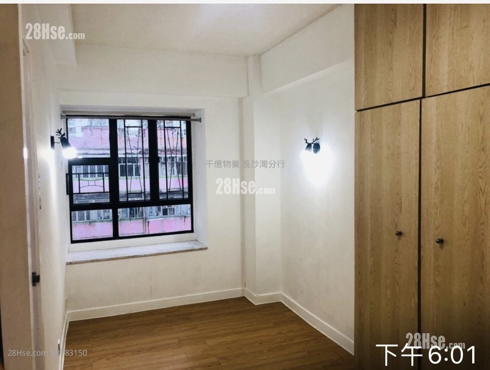 Wing Loong Building Sell 2 Bedrooms , 1 Bathroom 293 ft²