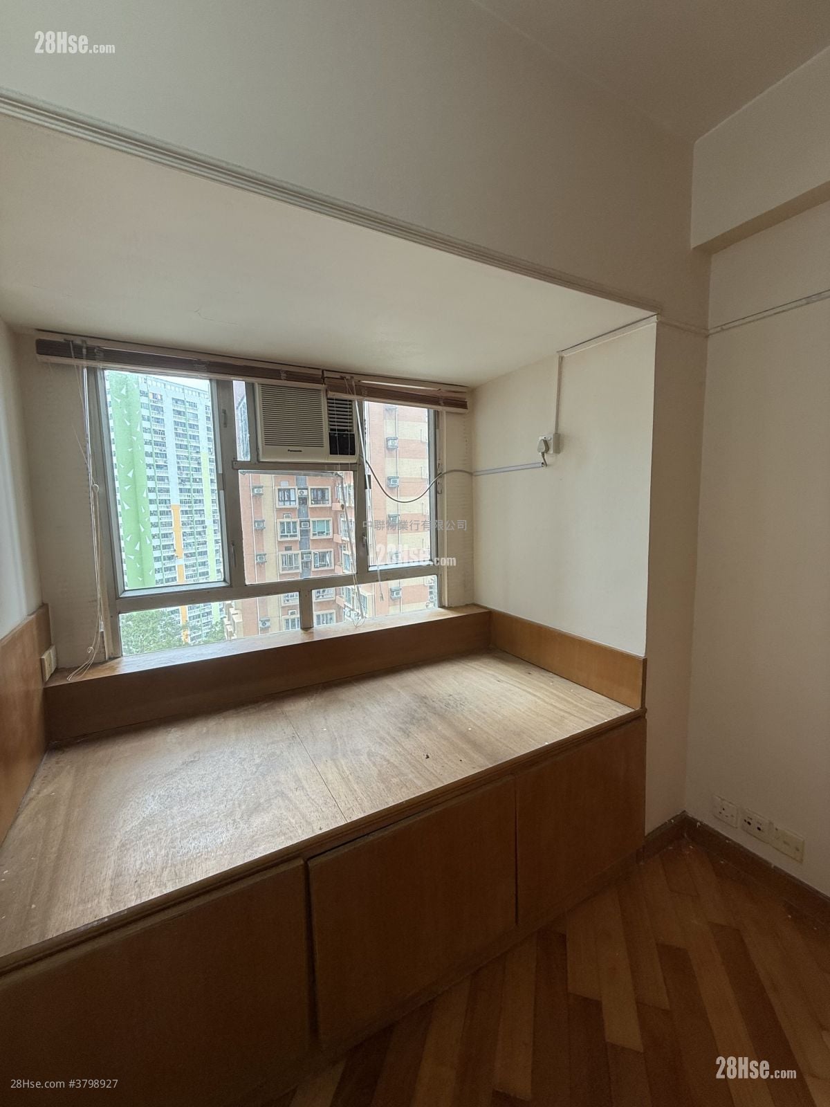 Golden Lion Garden Sell 260 ft²