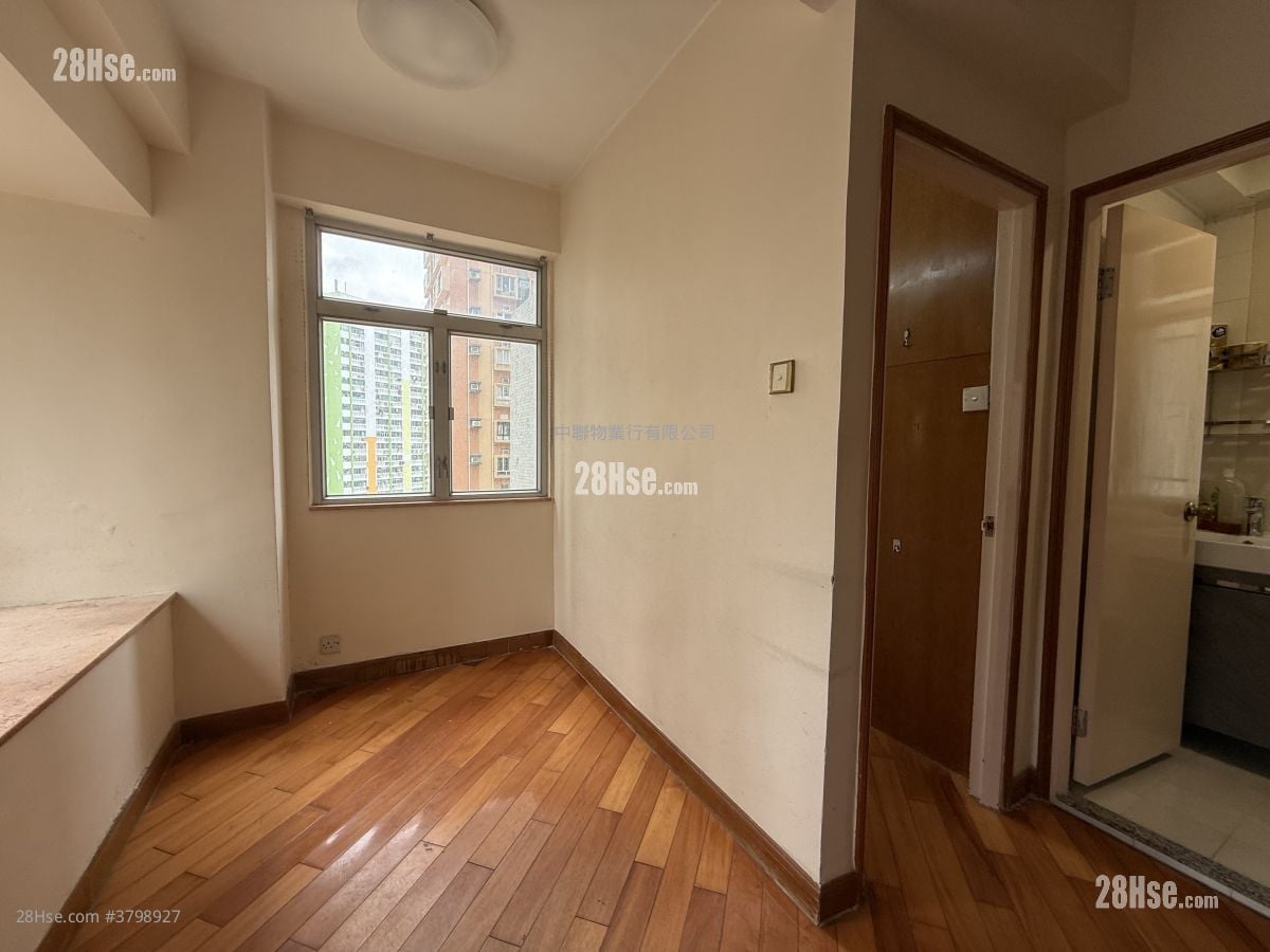 Golden Lion Garden Sell 260 ft²