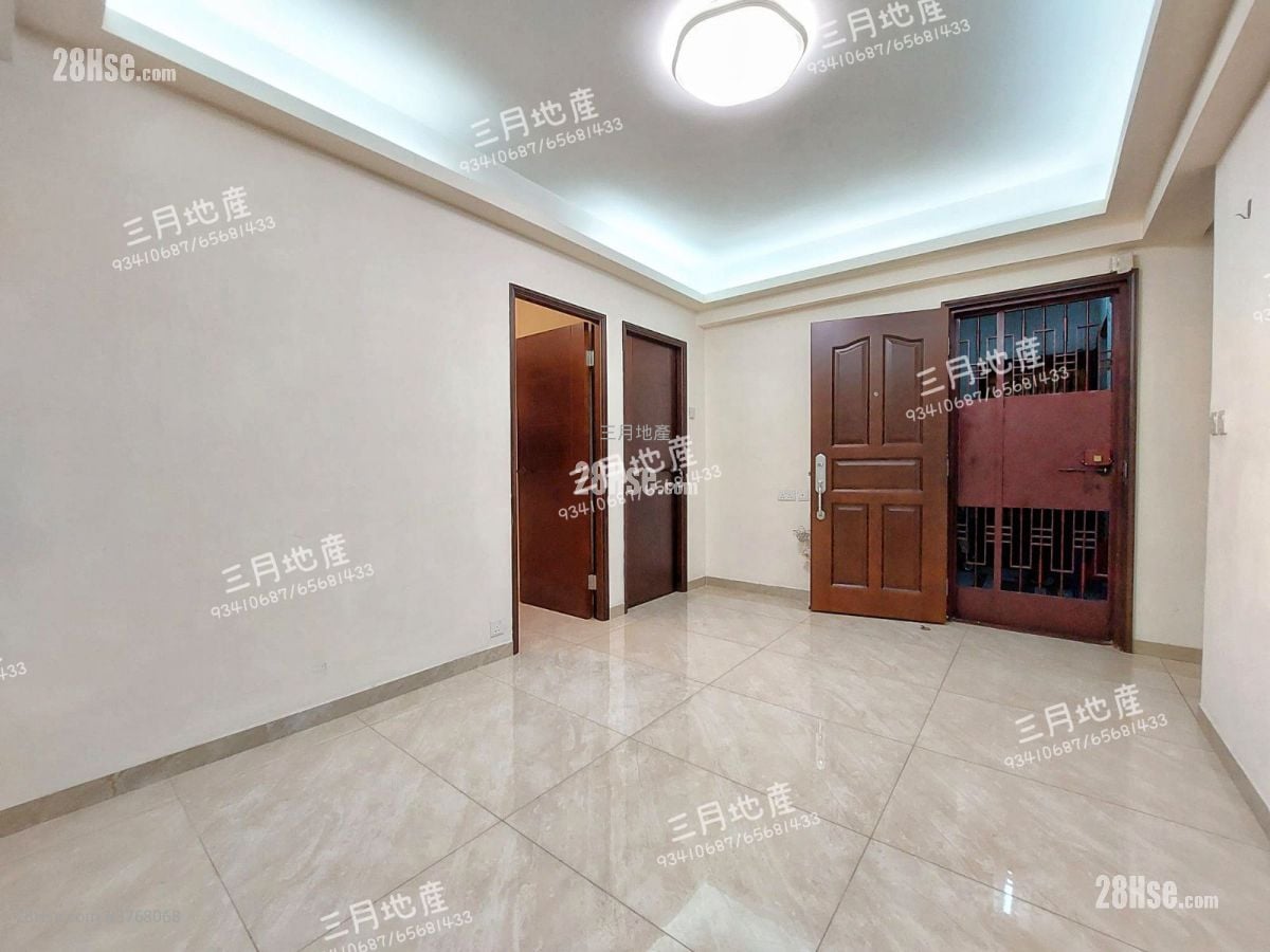 Hang Moon Building Sell 2 Bedrooms , 1 Bathroom 409 ft²