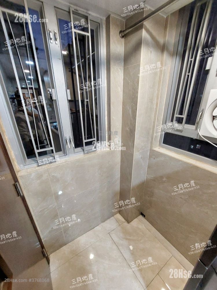 Hang Moon Building Sell 2 Bedrooms , 1 Bathroom 409 ft²