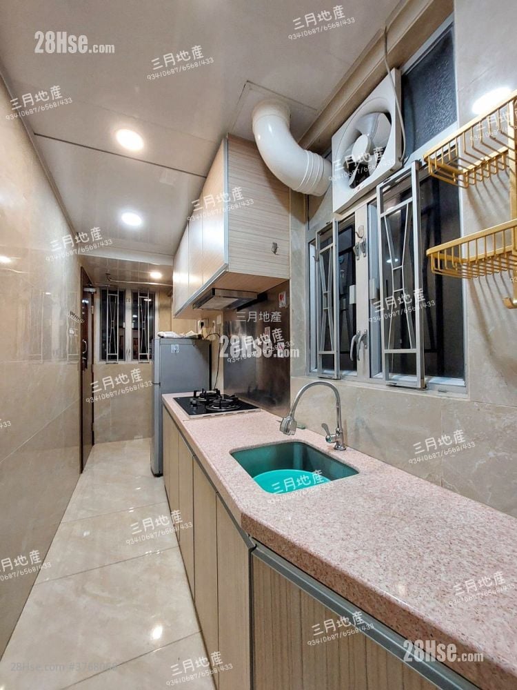 Hang Moon Building Sell 2 Bedrooms , 1 Bathroom 409 ft²