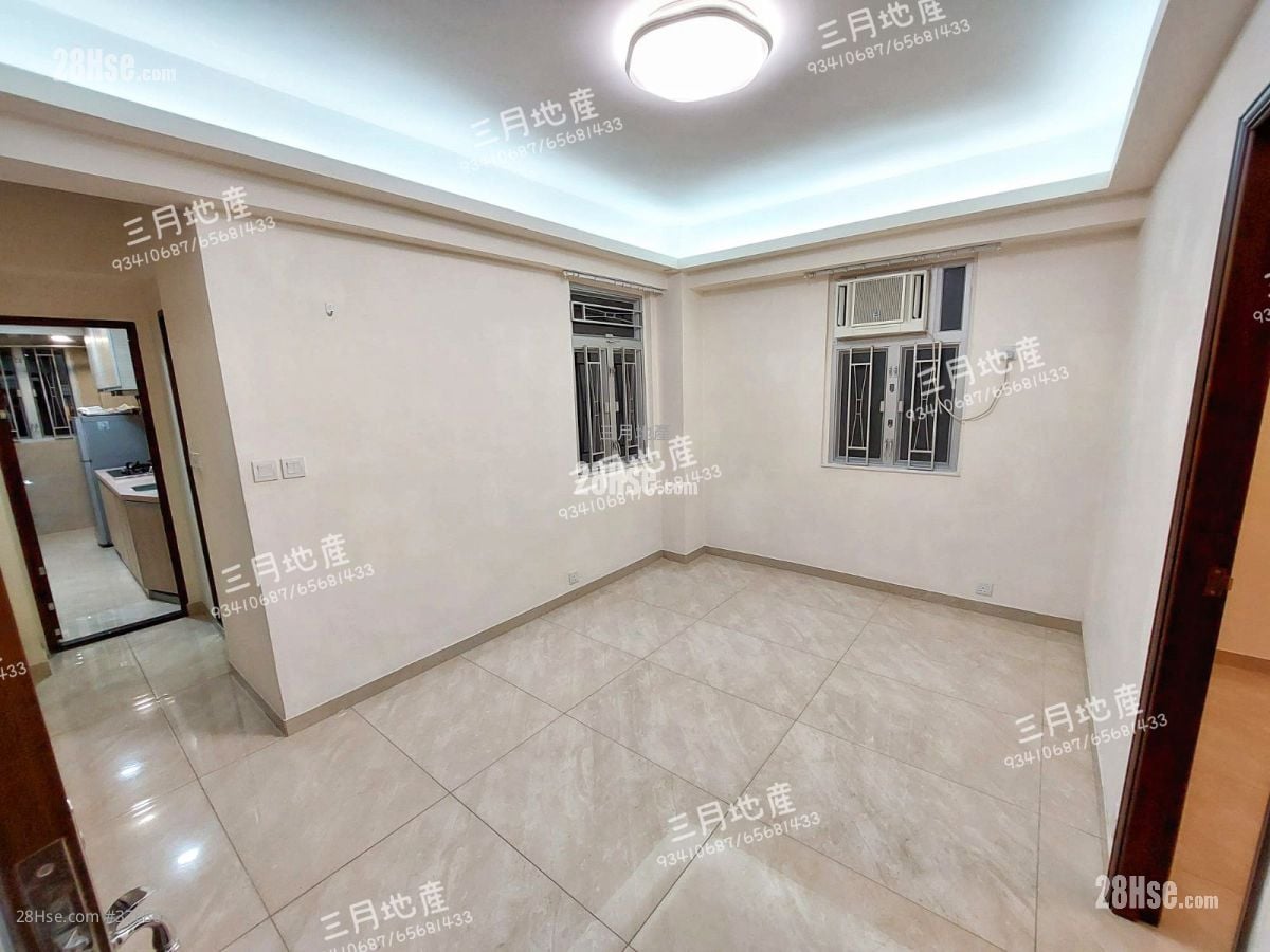 Hang Moon Building Sell 2 Bedrooms , 1 Bathroom 409 ft²