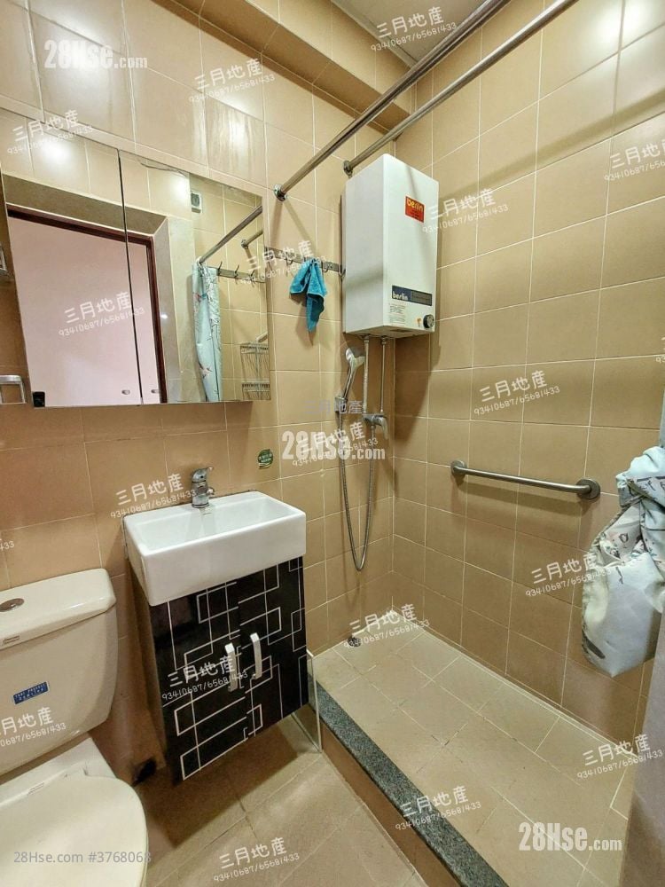 Hang Moon Building Sell 2 Bedrooms , 1 Bathroom 409 ft²