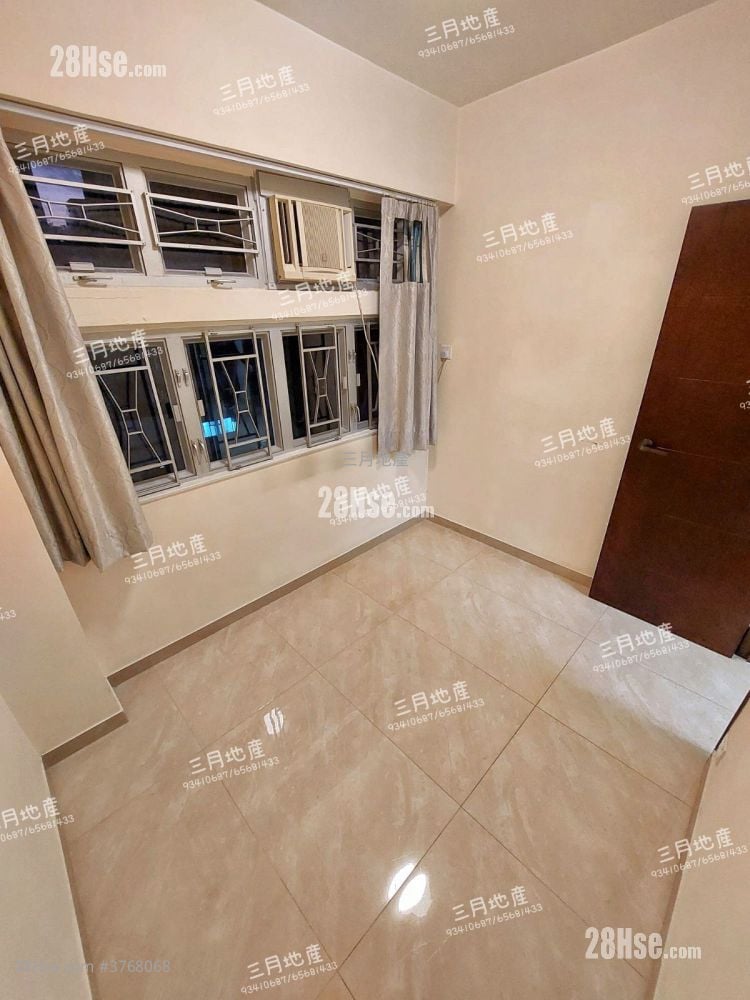 Hang Moon Building Sell 2 Bedrooms , 1 Bathroom 409 ft²
